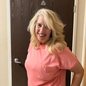 Meet your Posher, Lora